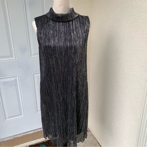 CONNECTED APPAREL. Beautiful Metallic, sleeveless dress. Knee length.Sz8…